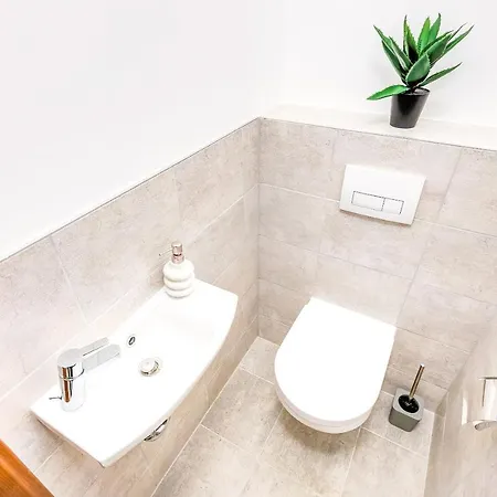 Modern With Free Garage And Balcony In The Downtown Apartman