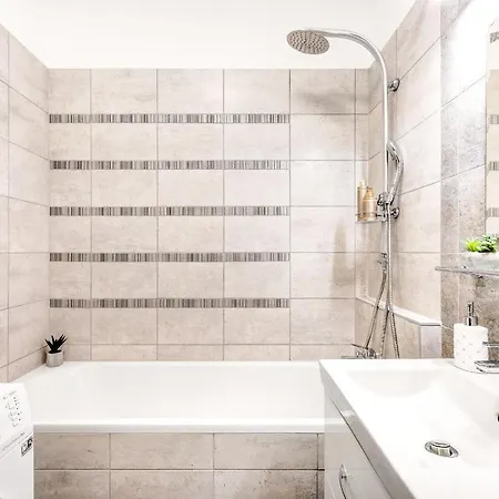 Lejlighed Modern With Free Garage And Balcony In The Downtown