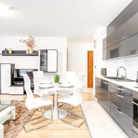Lejlighed Modern With Free Garage And Balcony In The Downtown